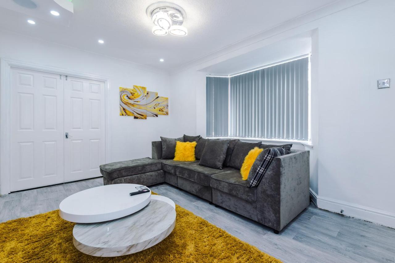 Nice Three Bedroom House In Mánchester Exterior foto
