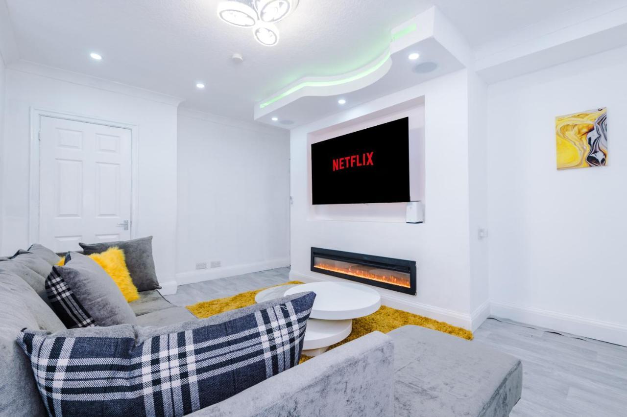Nice Three Bedroom House In Mánchester Exterior foto