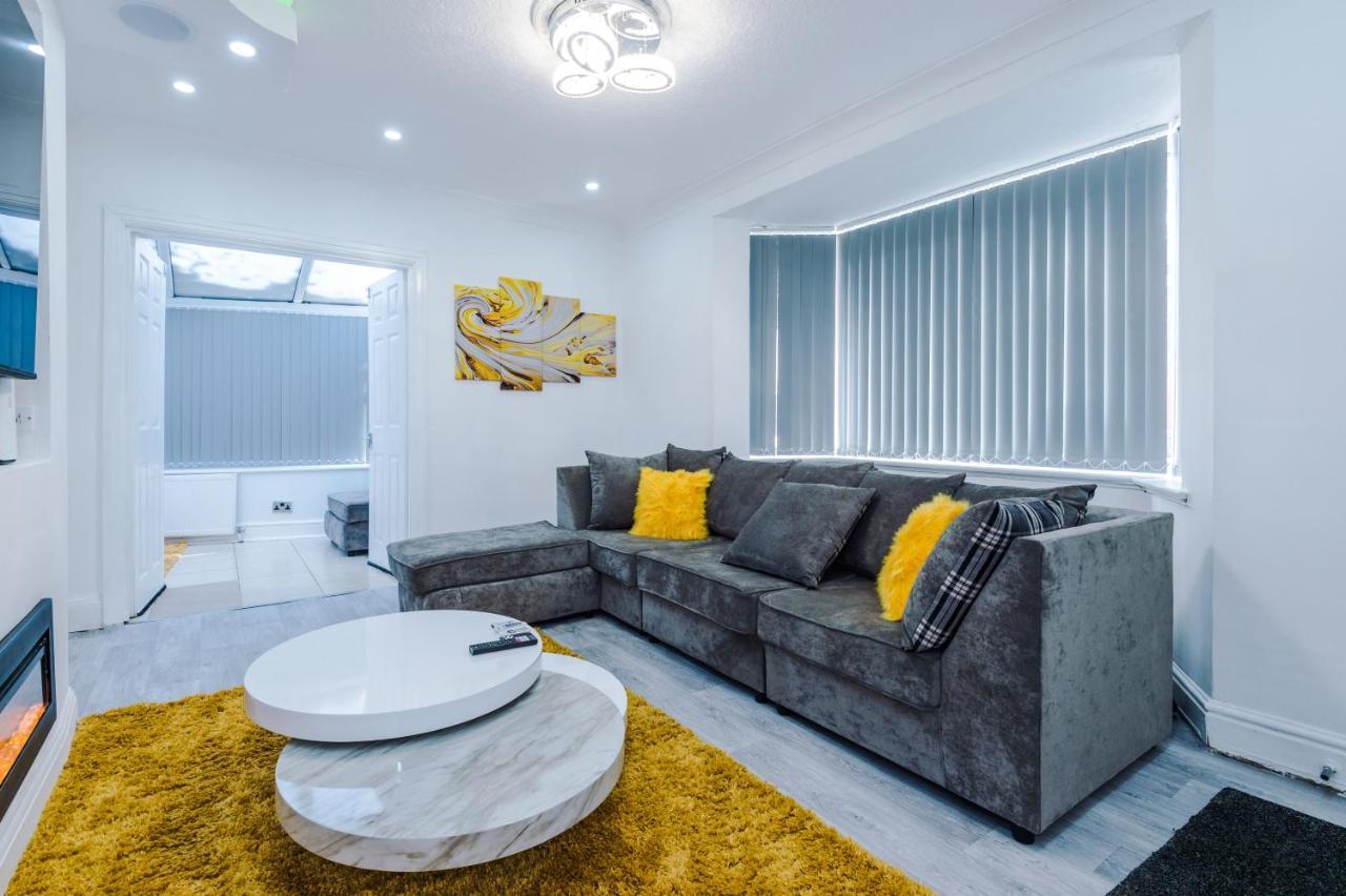 Nice Three Bedroom House In Mánchester Exterior foto