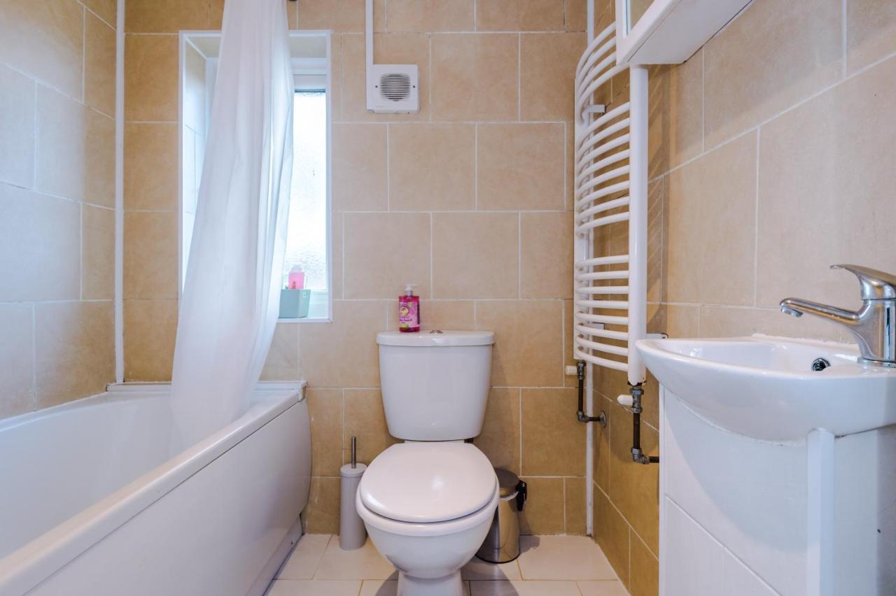 Nice Three Bedroom House In Mánchester Exterior foto