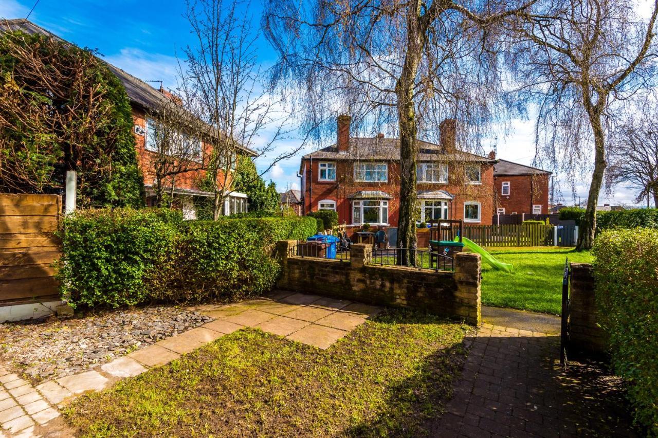 Nice Three Bedroom House In Mánchester Exterior foto